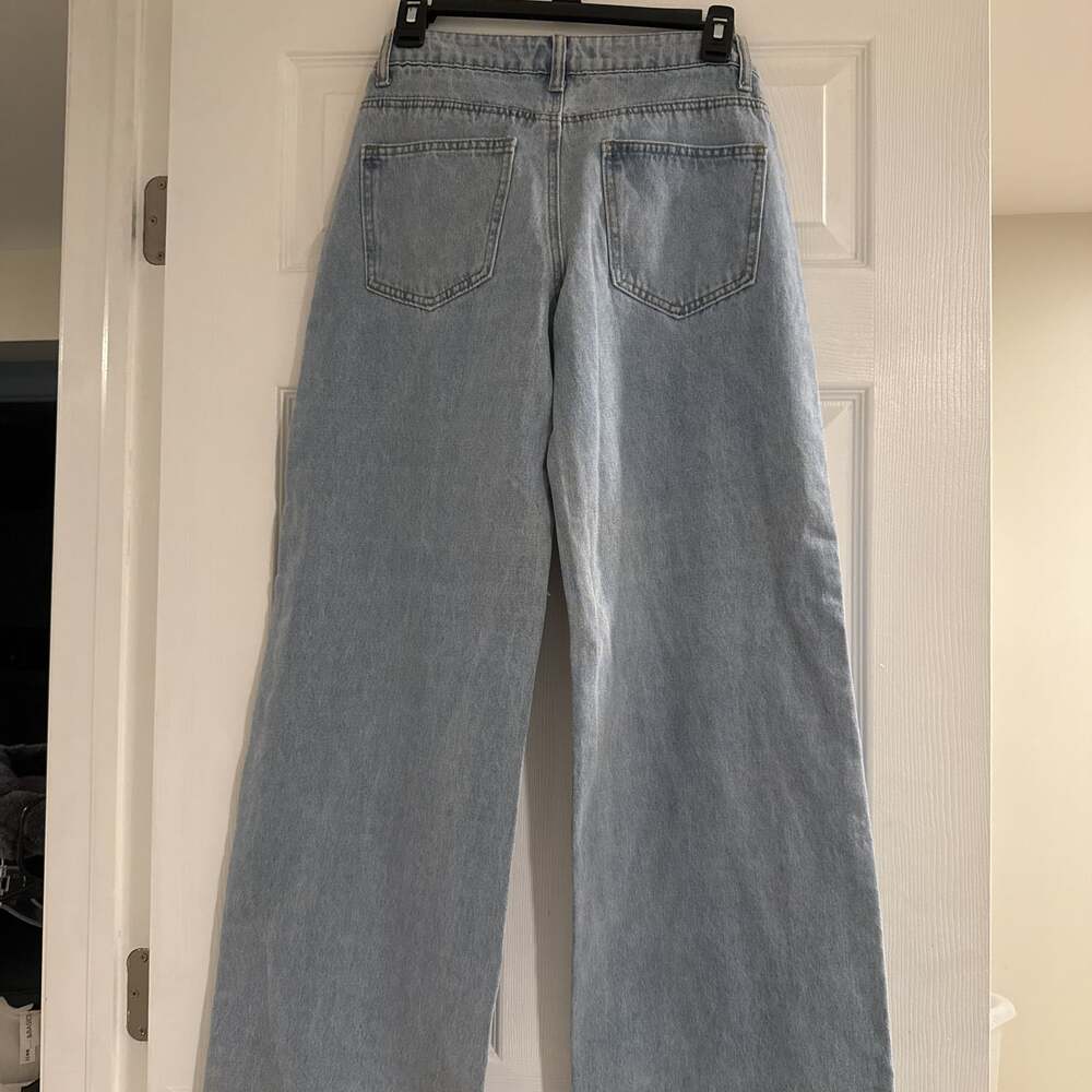 Edikted Raelynn Washed Low Rise Jeans - Picture 2 of 2